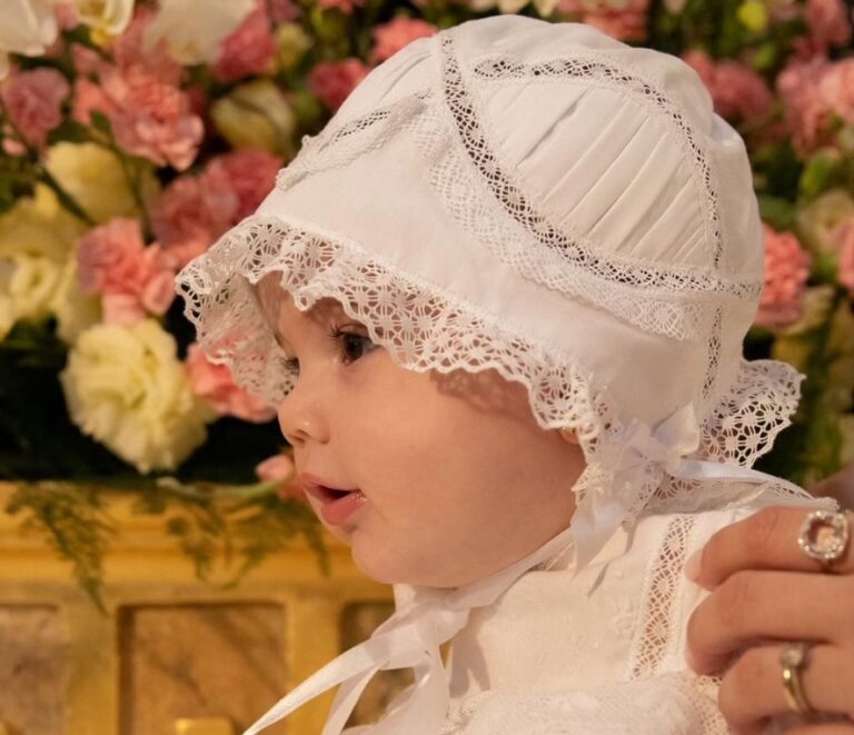 O Batizado de Maria Antônia: Tradição e Elegância no Enxoval de Batizado.